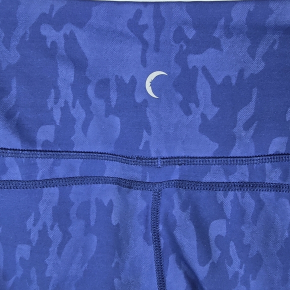 NWOT Zyia Active Blue Camo Light N Tight Capri Leggings Size 8-10 Activewear - Picture 9 of 12